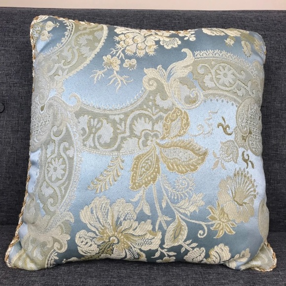 croscill daphne throw pillows